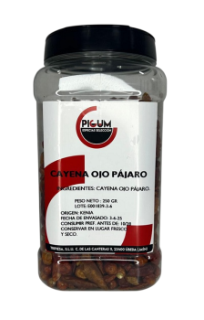 CAYENA_OJO_PAJARO_EDITADA-Photoroom